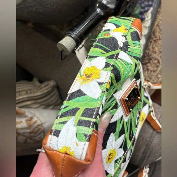 Authentic Dooney & Bourke Floral daffodil leather/coated canvas zip top Crosbody - Picture 9 of 15